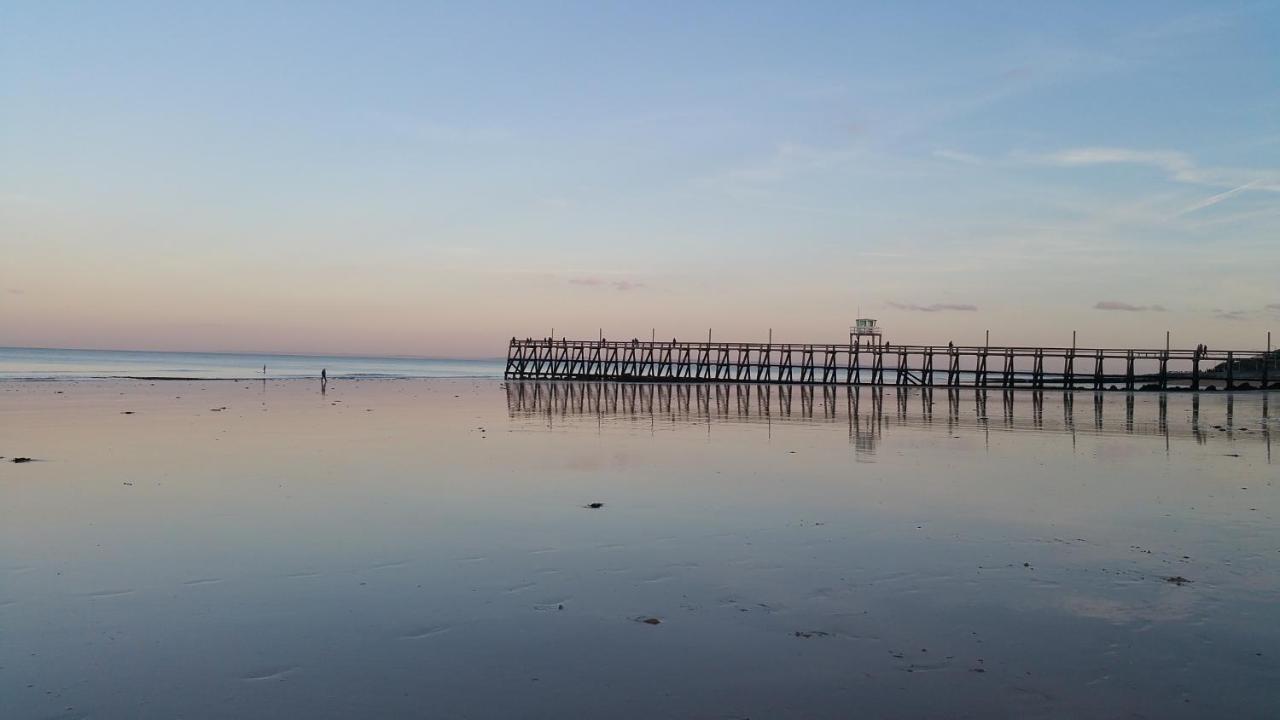 Normandie Sword Beach Hermanville-sur-Mer Exterior photo